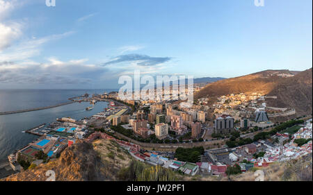Vue aérienne matin de Santa Cruz, capitale des Iles Canaries Banque D'Images