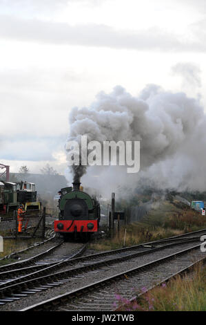 Les feuilles de 'Sir Gomer' Fourneau de garage cour avec un train de marchandises de la sonnette d'Inn. Pontypool et Blaenavon Railway. Banque D'Images