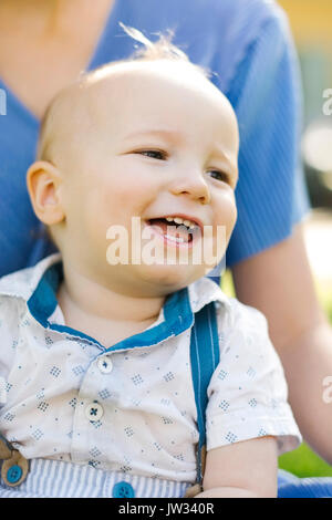 Mother with baby boy (12-17 mois) Banque D'Images