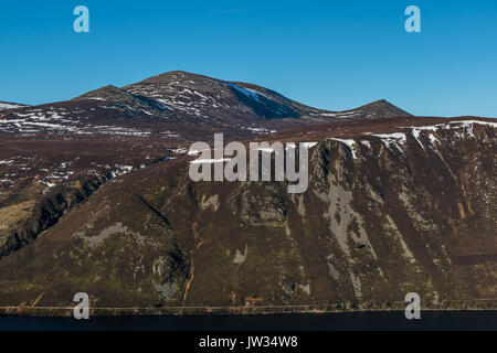 Lochnagar vue du Loch Muick. Banque D'Images