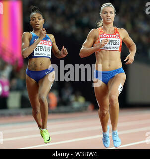 USA's Deajah Stevens et Netherland's Dafne Schippers dans la Women's 200m l'une chaleur pendant sept jours de l'IAAF 2017 Championnats du monde à la London Stadium. ASSOCIATION DE PRESSE Photo. Photo date : Jeudi 10 août 2017. Voir l'histoire du monde d'ATHLÉTISME PA. Crédit photo doit se lire : Jonathan Brady/PA Wire. RESTRICTIONS : un usage éditorial uniquement. Pas de transmission de sons ou d'images en mouvement et pas de simulation vidéo. Banque D'Images