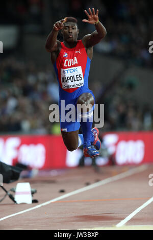 Christian Napoles de Cuba participe à la Triple Jump final des hommes lors du septième jour des Championnats du monde de l'IAAF 2017 au stade de Londres.APPUYEZ SUR ASSOCIATION photo.Date de la photo: Jeudi 10 août 2017.Voir PA Story Athletics World.Le crédit photo devrait se lire: Martin Rickett/PA Wire.RESTRICTIONS : usage éditorial uniquement.Pas de transmission de son ou d'images en mouvement et pas de simulation vidéo. Banque D'Images