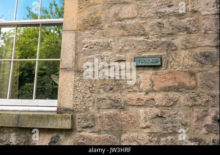 Georgian House, George Square, Édimbourg, Écosse, Royaume-Uni, où Sir Walter Scott, auteur écossais, a vécu de 1774-1797 avec plaque commémorative Banque D'Images