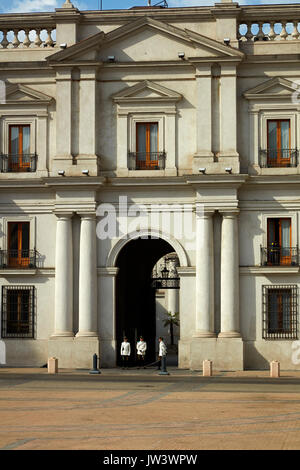 En dehors des gardiens de la Moneda (Palais présidentiel), Plaza de la Constitución, Santiago, Chili, Amérique du Sud Banque D'Images