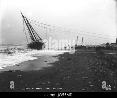 Épave du navire à voile Harriet de la plage à Nome, en Alaska, le 17 septembre, 1900 (HEGG 102) Banque D'Images