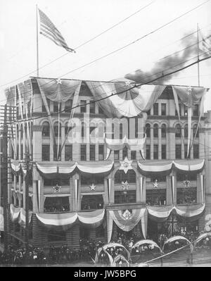 Célébration à Pioneer Square en l'honneur du retour des volontaires de la guerre hispano-américaine montrant la vie mutualiste (HESTER 349) Banque D'Images