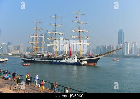 Qingdao, Chine. 11 août, 2017. Voilier russe Pallada ajoute du brillant à Qingdao et Semaine internationale de la voile à Qingdao, Festival de l'océan à l'est de la Chine La province du Shandong, le 11 août, 2017. Pallada est l'un des plus grands voilier dans le monde. Crédit : SIPA Asie/ZUMA/Alamy Fil Live News Banque D'Images