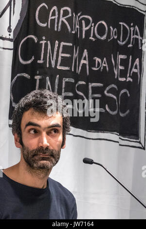 São Paulo, SP, BRÉSIL, 08/10/2017. Cinéaste et acteur libanais Rami Nihawi parle de son travail au cours de l'événement appelé "Cinéma de la bougie", qui fait partie de l'application du Monde Arabe Film Festival, en Cinesesc, région du centre de Sao Paulo, Brésil Banque D'Images