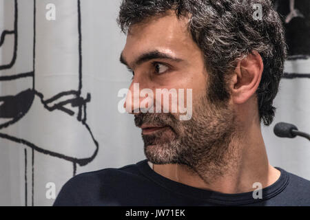 São Paulo, SP, BRÉSIL, 08/10/2017. Cinéaste et acteur libanais Rami Nihawi parle de son travail au cours de l'événement appelé "Cinéma de la bougie", qui fait partie de l'application du Monde Arabe Film Festival, en Cinesesc, région du centre de Sao Paulo, Brésil Banque D'Images