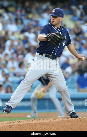 San Diego, Californie, USA . Août 11, 2017. San Diego Padres le lanceur partant Clayton Richard (3) rend le départ pour les aumôniers dans le jeu entre le San Diego Padres et Les Dodgers de Los Angeles, le Dodger Stadium à Los Angeles, CA. Photographe : Peter terrasse du Musée océanographique. Credit : Cal Sport Media/Alamy Live News Banque D'Images