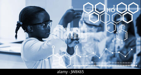 Image numérique de structure chimique contre les enfants faisant une expérience chimique in laboratory Banque D'Images