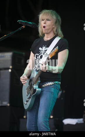 Chrissie Hynde des Pretenders comme le groupe sur la scène du 2017 Cornbury Music Festival à Chadlington Park de Chadlington, Oxfordshire. En vedette : Chrissie Hynde, The Pretenders Où : Great Tew, Oxfordshire, Royaume-Uni Quand : 08 mai 2017 Source : WENN.com Banque D'Images