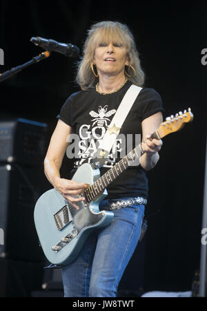 Chrissie Hynde des Pretenders comme le groupe sur la scène du 2017 Cornbury Music Festival à Chadlington Park de Chadlington, Oxfordshire. En vedette : Chrissie Hynde, The Pretenders Où : Great Tew, Oxfordshire, Royaume-Uni Quand : 08 mai 2017 Source : WENN.com Banque D'Images