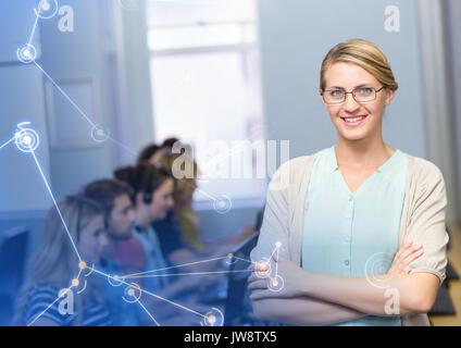 Digital composite d'enseignant avec les élèves sur les ordinateurs Banque D'Images