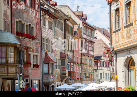 Vue de la place du marché pittoresque à Stein am Rhein avec façades peintes et des maisons à colombages. La Suisse. Banque D'Images