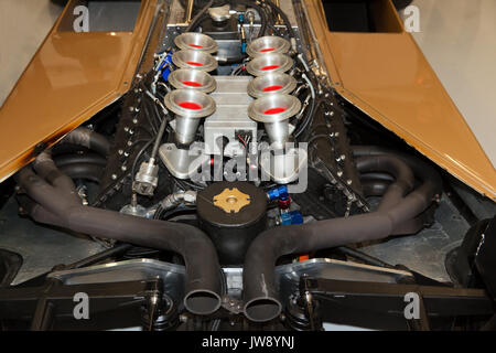 Le bout d'un moteur Cosworth DFV soutenir une Arrows A3 voiture de Formule Un, précédemment conduit par Jochen Mass Banque D'Images