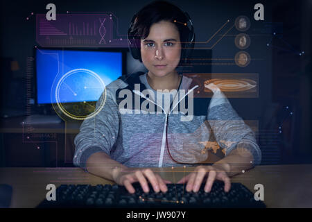 Exécutif attentif working at desk in office Banque D'Images