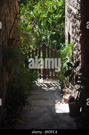 Valldemossa, îles Baléares, Espagne - 13 juillet 2017 : détails à Valldemossa ville sur une journée ensoleillée le 13 juillet 2017 à Palma de Majorque, iles baléares islan Banque D'Images