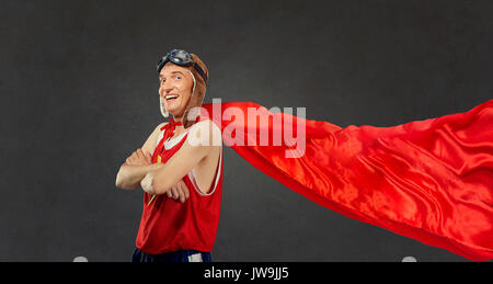 Un homme drôle, léger en costume de super-héro Banque D'Images