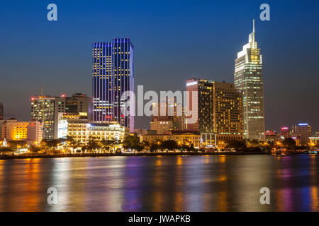 Le centre-ville de Saigon, Skyline avec Bitexo Tower, District 1, Crépuscule, Ho Chi Minh City, Vietnam Banque D'Images