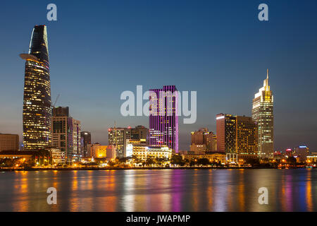 Le centre-ville de Saigon, Skyline avec Bitexo Tower, District 1, Crépuscule, Ho Chi Minh City, Vietnam Banque D'Images