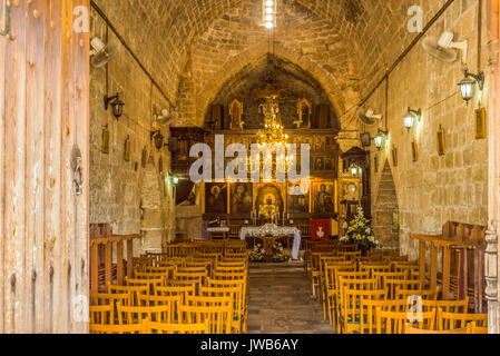 Paphos, Chypre - 21 septembre 2016 : Église Chrysopolitissa du quatrième siècle à Paphos, Chypre. Banque D'Images