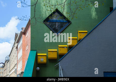 BREMEN, ALLEMAGNE - 16 Apr 2016 : maisons colorées dans la ville historique de Schnoorviertel à Brême, Allemagne Banque D'Images