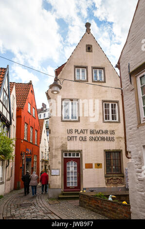 BREMEN, ALLEMAGNE - 16 Apr 2016 : maisons colorées dans la ville historique de Schnoorviertel à Brême, Allemagne Banque D'Images