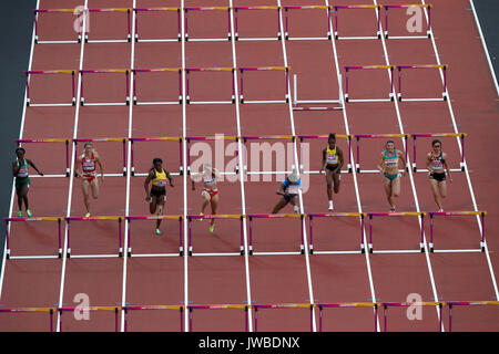 Une vue générale en tant qu'athlètes en course 2 de la chaleur de la Women's 100m haies semi finale pendant huit jours des Championnats du monde IAAF 2017 à la London Stadium. ASSOCIATION DE PRESSE Photo. Photo date : vendredi 11 août 2017. Voir l'histoire du monde d'ATHLÉTISME PA. Crédit photo doit se lire : John Walton/PA Wire. RESTRICTIONS : un usage éditorial uniquement. Pas de transmission de sons ou d'images en mouvement et pas de simulation vidéo. Banque D'Images