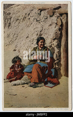 Elle de Ganado, fabricant de la couverture du Président, le meilleur parmi les Navahoes weaver dans Fred Harvey Bâtiment indien, Albuquerque, N. M. - American Indian Postcards Banque D'Images