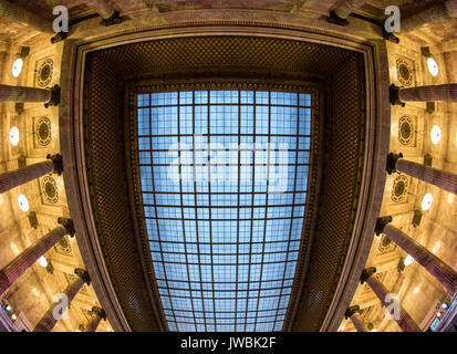 Saint Petersburg, Russie - le 14 décembre 2015. Intérieur du Musée russe d'Ethnographie. Salle de marbre. Banque D'Images