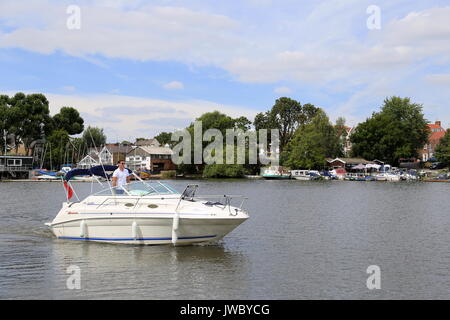 Tamise à Hampton, vu de East Molesey, Surrey, Angleterre, Grande-Bretagne, Royaume-Uni, UK, Europe Banque D'Images