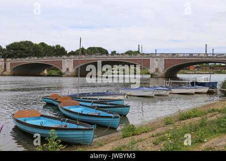 Hampton Court Bridge, Tamise, East Molesey, Surrey, Angleterre, Grande-Bretagne, Royaume-Uni, UK, Europe Banque D'Images