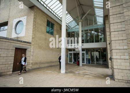 Northampton Cour de la Couronne porte d'entrée personnes barrister poteau toit criminels juge juges personnel prison META; fenêtres Banque D'Images