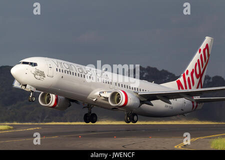 Virgin Australia airlines Boeing 737-8fe vh-yva décollant de l'aéroport international de Melbourne. Banque D'Images