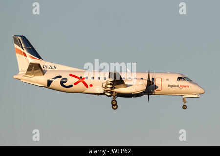 Regional Express (REX) Compagnies aériennes saab 340b vh-zlh en approche pour atterrir à l'aéroport international de Melbourne. Banque D'Images