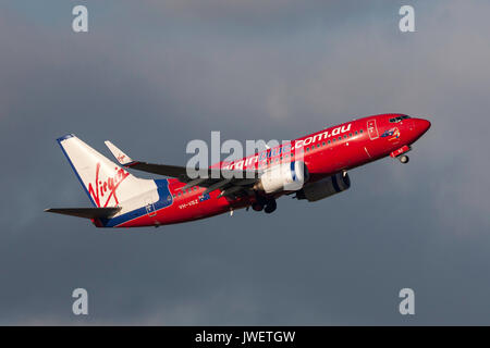 Virgin Blue Airlines Boeing 737-7FE VH-VBZ au départ de l'Aéroport International de Melbourne. Banque D'Images