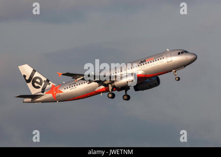 Jetstar Airways Airbus A320-232 au départ VQM VH-Aéroport International de Melbourne. Banque D'Images