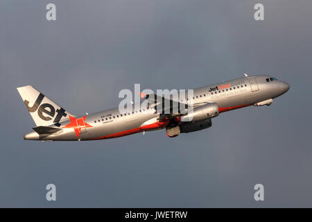 Jetstar Airways Airbus A320-232 au départ VQM VH-Aéroport International de Melbourne. Banque D'Images