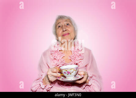 Senior Woman Enjoying Cup of Tea Banque D'Images