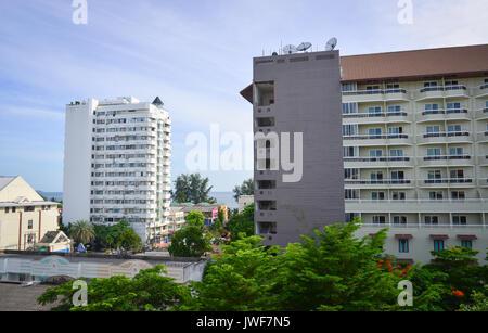 Pattaya, Thaïlande - Jun 20, 2017. Les bâtiments modernes à Pattaya, Thaïlande. Pattaya se trouve sur la côte est du golfe de Thaïlande, à environ 100 kilomètres (6 Banque D'Images