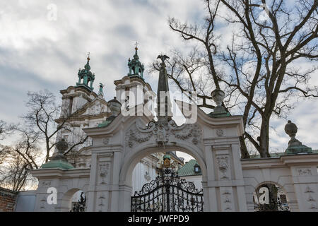 Pauline église sur le rocher sur Vistule dans quartier juif Kazimierz. Cracovie, Pologne. 8e siècle église catholique et sanctuaire religieux avec Banque D'Images