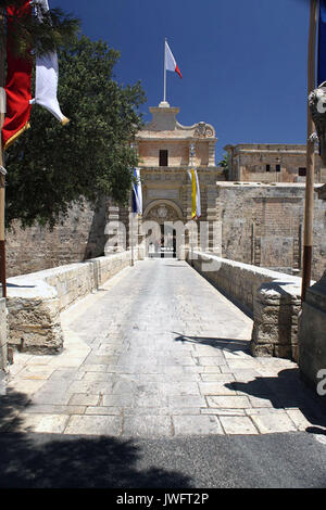 Mdina, Malte - la ville fortifiée et silencieux ; paroi ; anciennement le capital ; mdina remonte au 8ème siècle avant J.-C. - oui, avant le Christ ! Banque D'Images