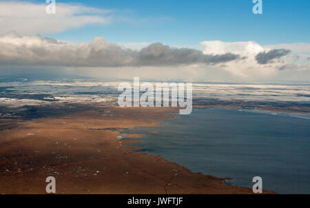 Le lac de Neusiedl Vue aérienne d'hiver avec l'Ouest et Neusiedl am Segelhafen Voir communes sur la frontière entre l'Autriche et la Hongrie. Voir l'avion de près de Banque D'Images