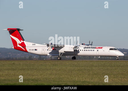 QantasLink (Qantas) deHavilland DHC-8 (Dash 8) jumeaux turbomachines avions avion régional à l'aéroport de Sydney. Banque D'Images