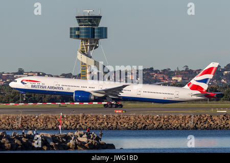 British Airways Boeing 777-300 décollant de l'aéroport de Sydney. Banque D'Images