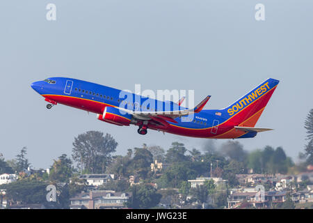 Southwest Airlines Boeing 737-7H4 N948WN au départ de l'Aéroport International de San Diego. Banque D'Images