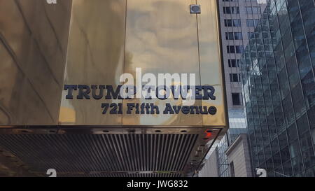 New York, États-Unis d'Amérique- 9 Mai 2016 : Entrée de Trump Tower dans la Cinquième Avenue Banque D'Images