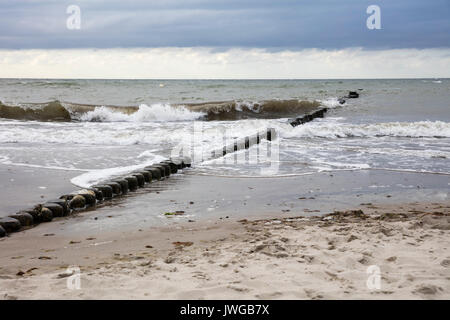 Vagues à la côte, Kühlungsborn Mecklenburg-Vorpommern, Allemagne, Europe Banque D'Images