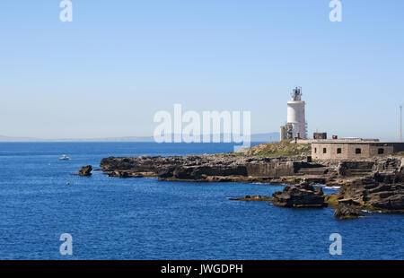 Tarifa, Espagne, Europe : le phare de Punta de Tarifa, le point le plus méridional de la péninsule ibérique et l'Europe continentale Banque D'Images